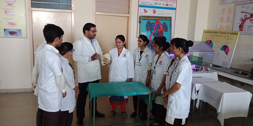 https://cache.careers360.mobi/media/colleges/social-media/media-gallery/21968/2018/12/20/Laboratory of Mahatma Gandhi Nursing College, Jaipur_Laboratory.jpg